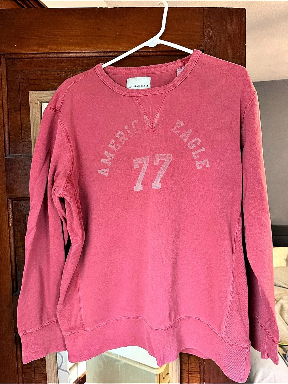 American Eagle Super Soft 77 Graphic Crewneck Sweatshirt Pink Medium